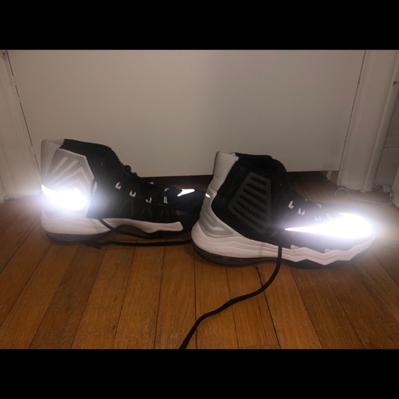 Nike basketball shoes - Picture 2 of 4